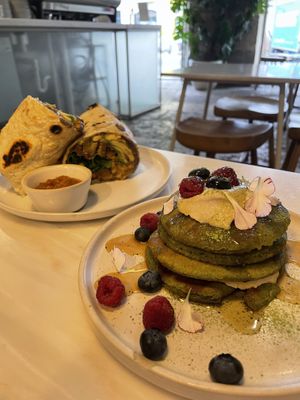 Amazing vegan breakfast  at Comoba in Lisbon