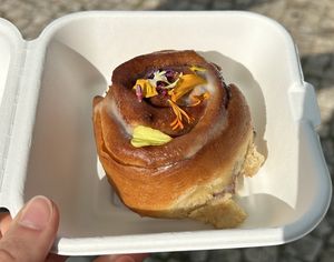 Cinnamon roll  at Comoba in Lisbon