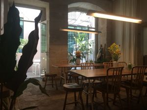 atmosphere/interior at Comoba in Lisbon