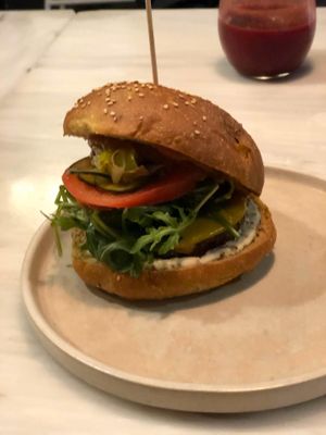 vegan burger at Comoba in Lisbon