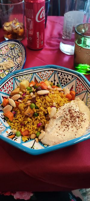 Vegan food from Jordanien with delicious Hummus at Frary's in Venice