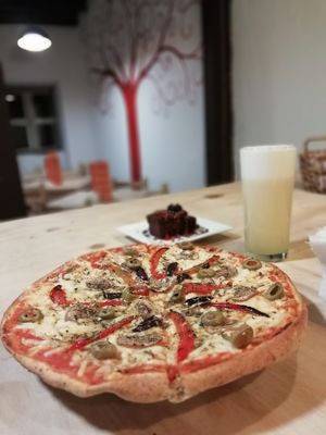 Vegan pizza. at Namaste Coffee in Lima