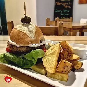 Tienen hamburguesas de Soya, Quinuoa y Lentejas.  at Namaste Coffee in Lima