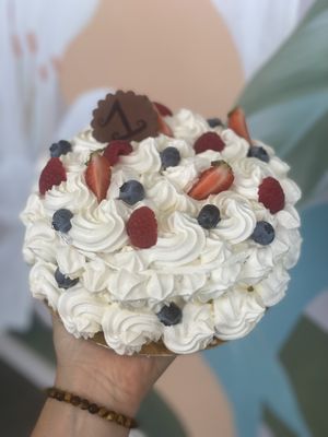 Smash cake   at Amour Patisserie Vegetale in Nice