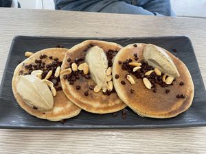Snicker pancakes  at Amour Patisserie Vegetale in Nice