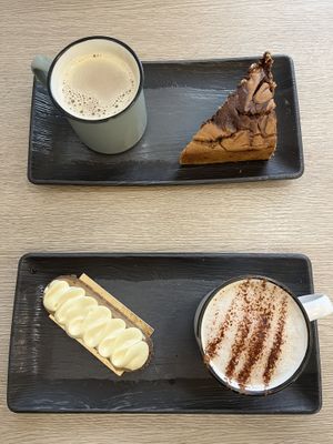 front: banoffee & cappucino, back: coffee-chocolate cake & latte   at Amour Patisserie Vegetale in Nice