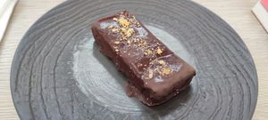 Snickers frozen bar at Amour Patisserie Vegetale in Nice