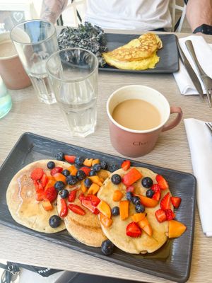 Pancakes with fruits & Omelette  at Amour Patisserie Vegetale in Nice