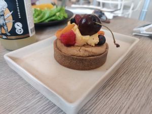 Tartelette aux fruits at Amour Patisserie Vegetale in Nice