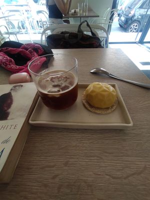 Iced americano ☕ and passionfruit raw cake at Amour Patisserie Vegetale in Nice