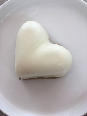 Coeur pistache framboise   at Amour Patisserie Vegetale in Nice