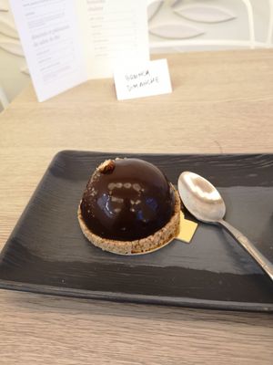 Intensely chocolatey pastry at Amour Patisserie Vegetale in Nice