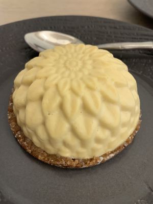 Passion fruit cake at Amour Patisserie Vegetale in Nice