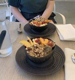 Smoothie bowl at Amour Patisserie Vegetale in Nice