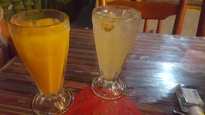 Ginger lime fresh juice drink and papaya drink at Authenic Flavors in San Ignacio