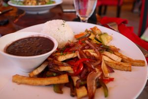 tofu ropa vieja at Cuba's Cookin' in Oranjestad