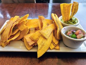 Plantains with Guacamole at Cuba's Cookin' in Oranjestad