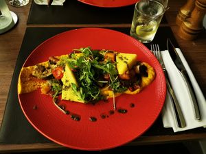 Wir sind wegen dem Burger da essen gegangen. Da die Karte doch geändert hatte gab es den nicht mehr.
Auf der Karte ist nichts mehr Vegan oder Vegetarisches doch der Koch hatte uns at L'Altru Versu in Corsica