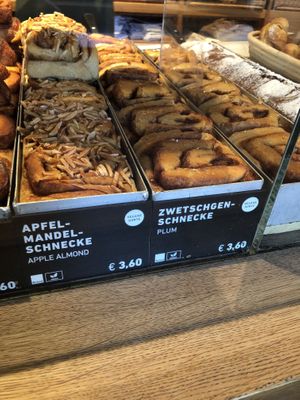 vegan cinnamon buns  at Zeit für Brot - Charlottenburg in Berlin