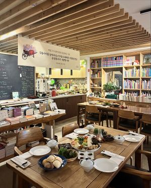   at Nal Ildal Wol in Seoul