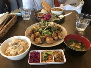 You get 6 karaages ! at Nagi Shokudo in Kamakura