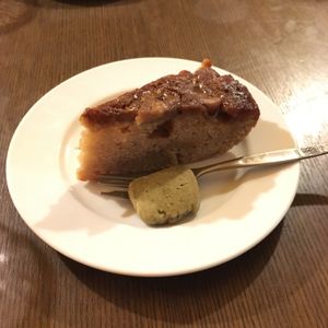 Caramel cake at Nagi Shokudo in Kamakura