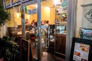 A few tables with simple decor at Nagi Shokudo in Kamakura