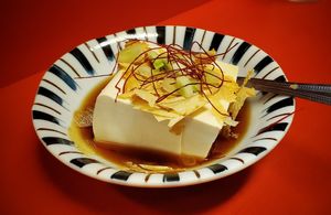 Soft chilled tofu (appetizer) at TàiLáng ZhōngHuá Lāmiàn in Tainan