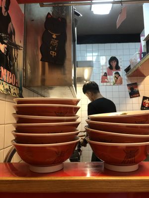 Cooking station at TàiLáng ZhōngHuá Lāmiàn in Tainan