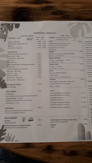 Breakfast menu at Almazen Cafe in Sevilla