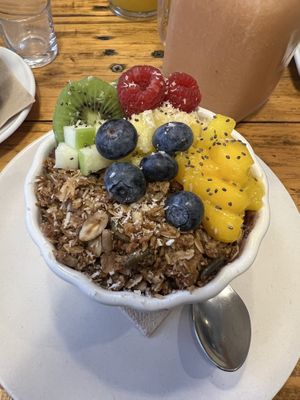 Açaí bowl   at Almazen Cafe in Sevilla