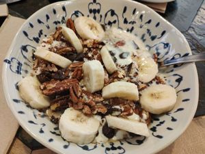 Pecan bowl at Almazen Cafe in Sevilla