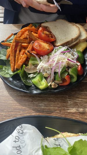 Full vegan breakfast (I think they were out of beans)  at Beanhive Coffee in Dublin