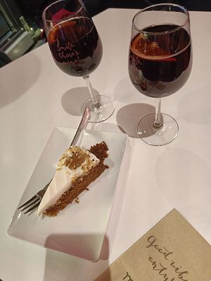 Vegan carrot cake and glögi at Puistokahvila Makia in Oulu