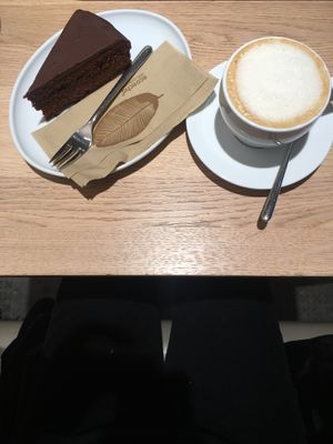 Sachertorte and wiener melange at Venuss - Herrengasse in Vienna