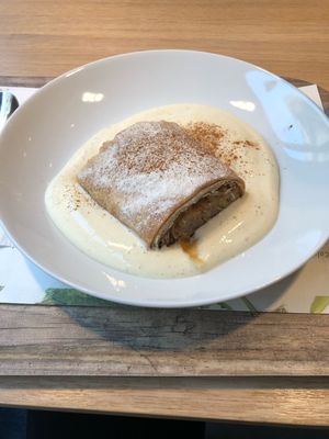 Apfelstrudel to die for!! :) at Venuss - Herrengasse in Vienna