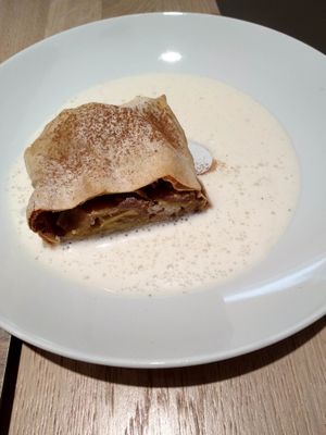 apfelstrudel was very nice at Venuss - Herrengasse in Vienna