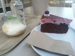 Rhubarb mousse and cake at Venuss - Herrengasse in Vienna