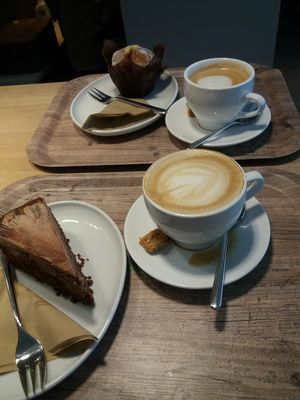 Cake and coffee (gluten free) at Venuss - Herrengasse in Vienna