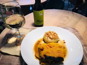 Süßkartoffelauflauf und gefüllter Knödel mit Seitan at Venuss - Herrengasse in Vienna