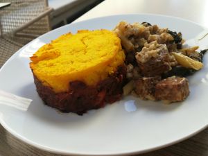 BBQ pulled jackfruit with tempeh beans as sidedish at Venuss - Herrengasse in Vienna