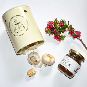 KATYVASZ local organic onion chutneys and vegan goulash pastes at Prezent in Budapest