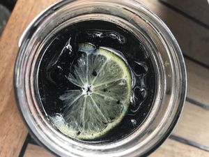 Limonada con carbón activado at Giornale in Mexico City