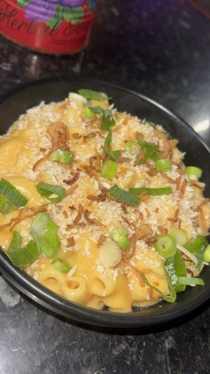 Mac n cheese  at Guac 'n' Roll in Liverpool