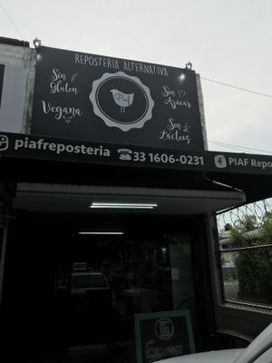 Entrance - by La Chata restaurant  at Piaf Repostería Alternativa in Guadalajara