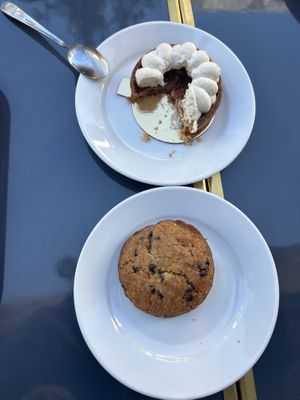 Vegan rhubarb tart and vegan cookie  at Chambelland in Paris