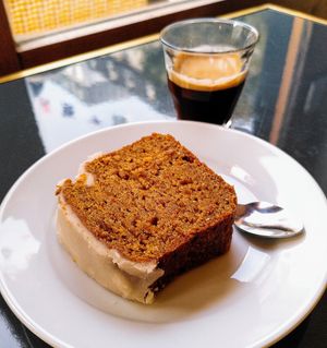 Carrot cake (vegan) + coffee at Chambelland in Paris
