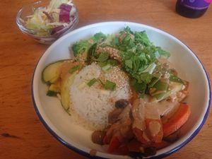 Lunch menu (peanut sauce, tofu, vegetables, rice) at Import Export in Munich
