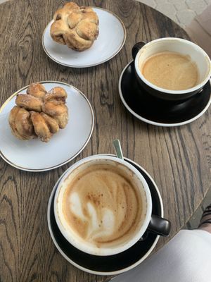 cinnamon buns & oat milk lattes at Relax na Wilczej in Warsaw