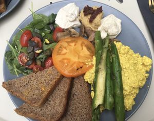 Scrambled tofu  at Relax na Wilczej in Warsaw